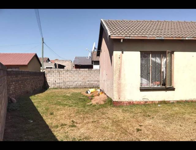 2 BEDROOM HOUSE FOR SALE IN DIEPKLOOF